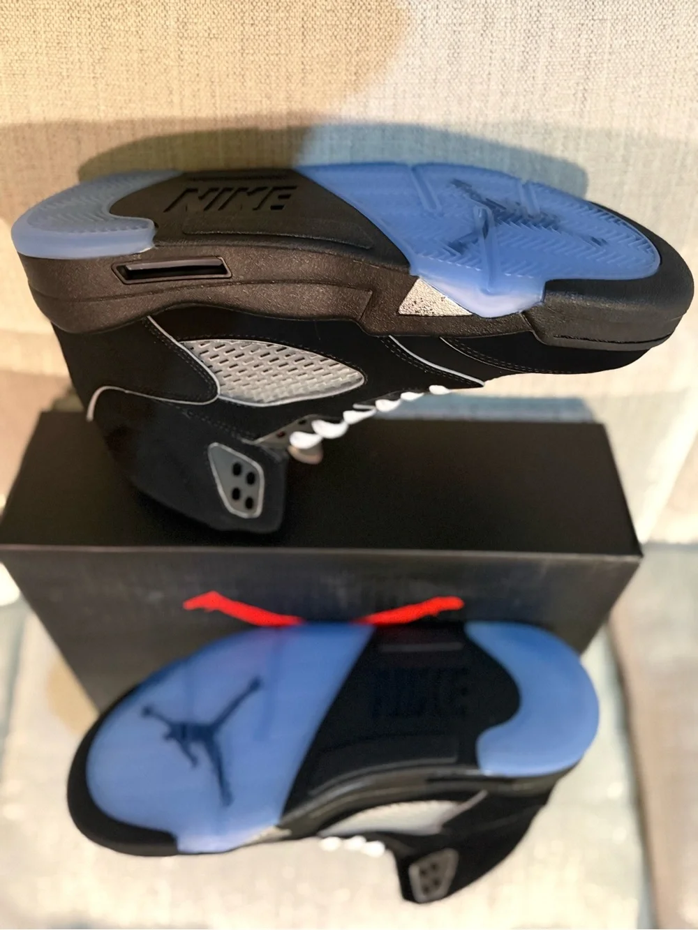 Air Jordan 5 “Black Metallic” – Sneaker Listing